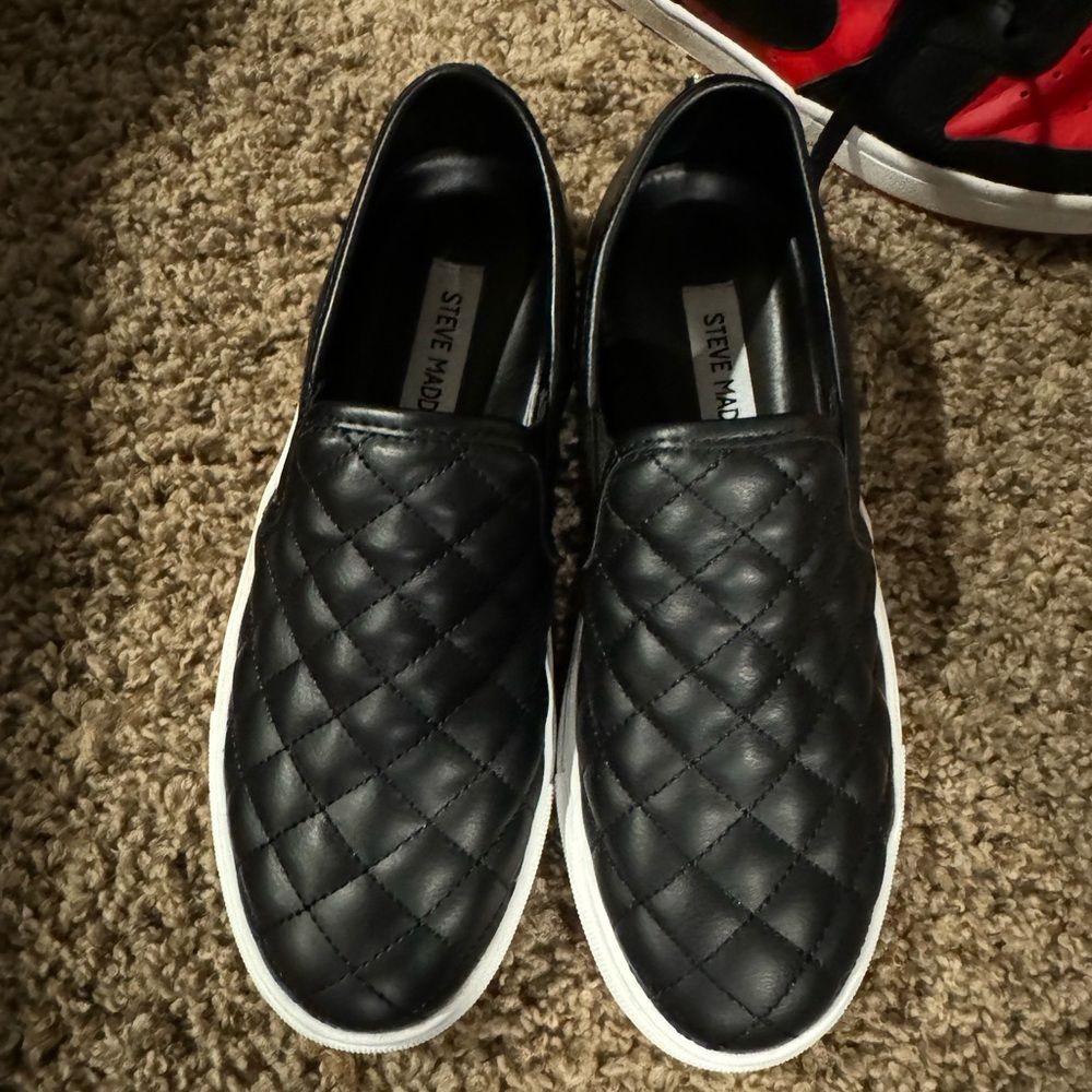 Black Steve Madden girls slip on